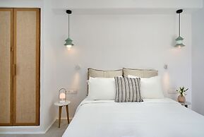 Adorno Beach Hotel & Suites