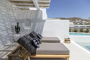 Adorno Beach Hotel & Suites