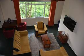 Hill Cool Hotel & Restaurant