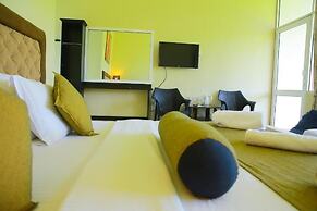 Hill Cool Hotel & Restaurant