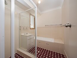 Beachcomber at Fingal Bay