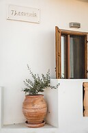Theoxenia Suites & Apartments