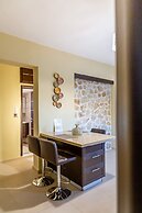 Theoxenia Suites & Apartments