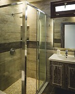 Theoxenia Suites & Apartments