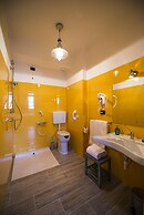 So & Leo Guest House