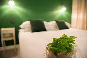 So & Leo Guest House