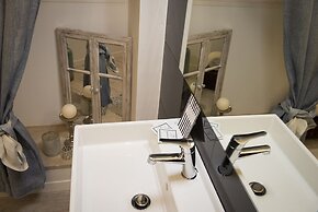 So & Leo Guest House