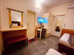 Three Jewels Boutique Hotel