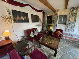 Three Jewels Boutique Hotel