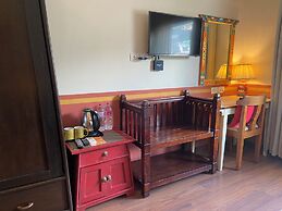 Three Jewels Boutique Hotel