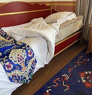 Three Jewels Boutique Hotel