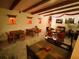 Three Jewels Boutique Hotel