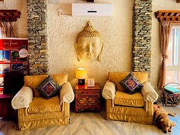 Three Jewels Boutique Hotel