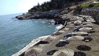 Grand Ada Family Hotel