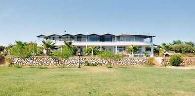 Grand Ada Family Hotel