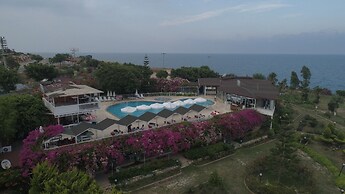 Grand Ada Family Hotel