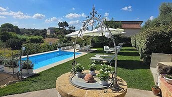 Villa Malvasio Pool and Jacuzzi Room Sassari