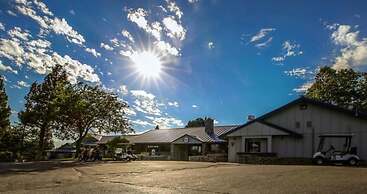 Lake Shastina Golf Resort