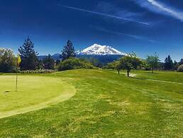 Lake Shastina Golf Resort