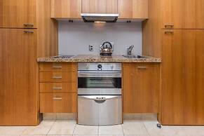 Central 1 Bedroom in Metropolis