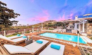 Cretan Lodge Private Heated Pool