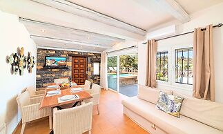 Cretan Lodge Private Heated Pool