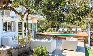 Cretan Lodge Private Heated Pool