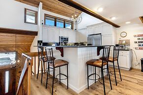 82 Ridgepoint 3 Bedroom Townhouse by RedAwning