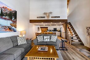 82 Ridgepoint 3 Bedroom Townhouse by RedAwning