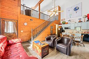 Day Dreamer 2 Bedroom Duplex by RedAwning