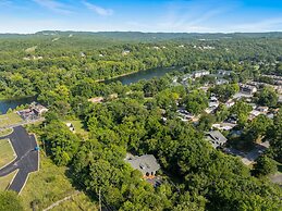 Day Dreamer 2 Bedroom Duplex by RedAwning