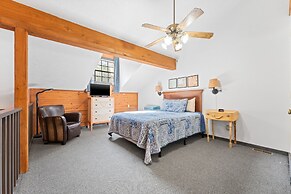 Day Dreamer 2 Bedroom Duplex by RedAwning