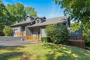 Day Dreamer 2 Bedroom Duplex by RedAwning