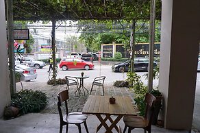 Le Ranong Bistro Hotel