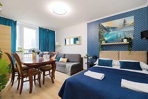 UNIT Warszawa Centrum Room by Metro Rondo ONZ