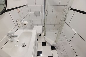 UNIT Warszawa Centrum Room by Metro Rondo ONZ