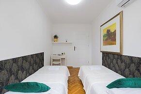 UNIT Warszawa Centrum Room by Metro Rondo ONZ