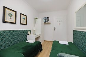 UNIT Warszawa Centrum Room by Metro Rondo ONZ