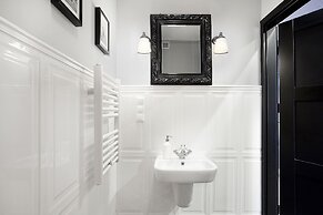 Navy Group - Old Town Apartments