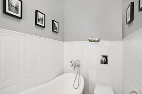 Navy Group - Old Town Apartments