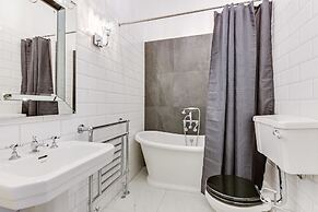 Navy Group - Old Town Apartments