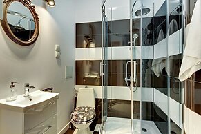 Navy Group - Old Town Apartments