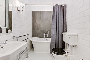 Navy Group - Old Town Apartments