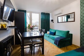 UNIT Short Rent Apartment by Warsaw Metro Station