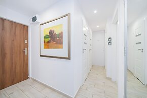 UNIT Short Rent Apartment by Warsaw Metro Station