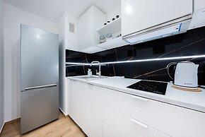 UNIT Short Rent Apartment by Warsaw Metro Station