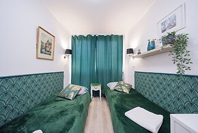 UNIT Short Rent Apartment by Warsaw Metro Station