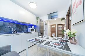 UNIT Short Rent Apartment by Warsaw Metro Station