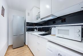 UNIT Short Rent Apartment by Warsaw Metro Station