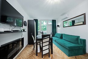 UNIT Short Rent Apartment by Warsaw Metro Station